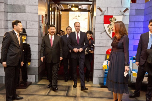 Prins William och Kinas ledare Xi Jinping vid en tillställning på Lancaster House i London, 21 oktober. (Heathcliff O’Malley – WPA Pool /Getty Images)