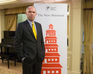 Fraser Howie författaren till ”Red Capitalism” medverkande i en paneldiskussion som hölls hos Lombard Street Research i New York den 4 november 2015. (Foto: Benjamin Chasteen /Epoch Times)