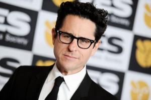 Regissören JJ Abrams är medveten om att han inte kommer att kunna tillfredsställa alla fans med filmen. "Det vi gör är att hylla 'Star wars'-traditionen samtidigt som vi berättar en ny berättelse. Visst, det finns stunder då jag känner mig skräckslagen, men mestadels är det kul. Möjligheterna är fler än riskerna", säger han. (Foto: Richard Shotwell /arkivbild)