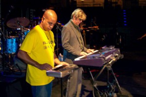 Sterling Campbell och David Bowie soundcheckar inför en konsert år 2002 (Foto: Mark Plati)