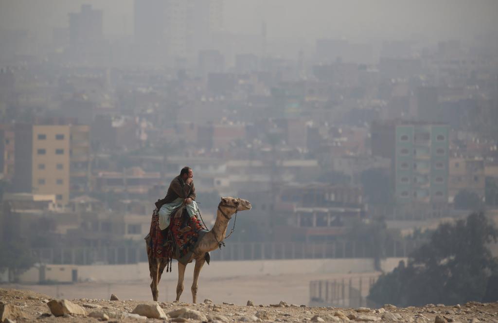 Miljontals egyptier arbetar inom landets turistnäring, som lider svårt. (Foto: Jon Gambrell_arkivbild)
