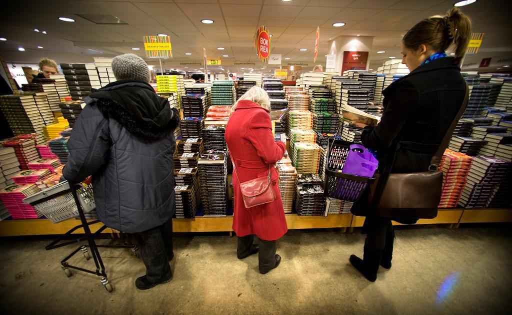 Efter sju års nedgång vände bokförsäljningen uppåt i fjol. Även rean gick bra, både för den fysiska bokhandeln och internetbokhandeln. (Arkivbild. Dan Hansson / SvD / TT)