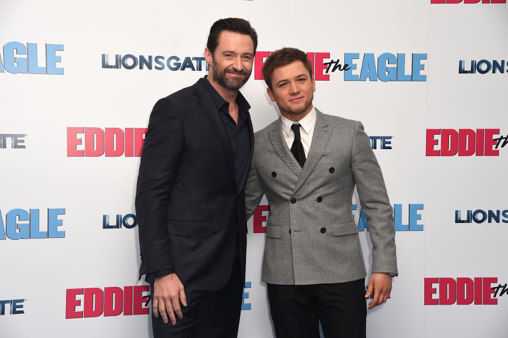 Hugh Jackman och Taron Egerton fick öva på skidåkningen inför inspelningen av "Eddie the eagle". (Foto: Jonathan Short /arkivbild)