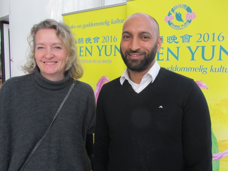 Axel Romer och Susanne Ostergaard efter Shen Yuns föreställning på Musikhuset i Århus, i Danmark den 13, 2016. (Foto: Pirjo Svensson /Epoch Times)