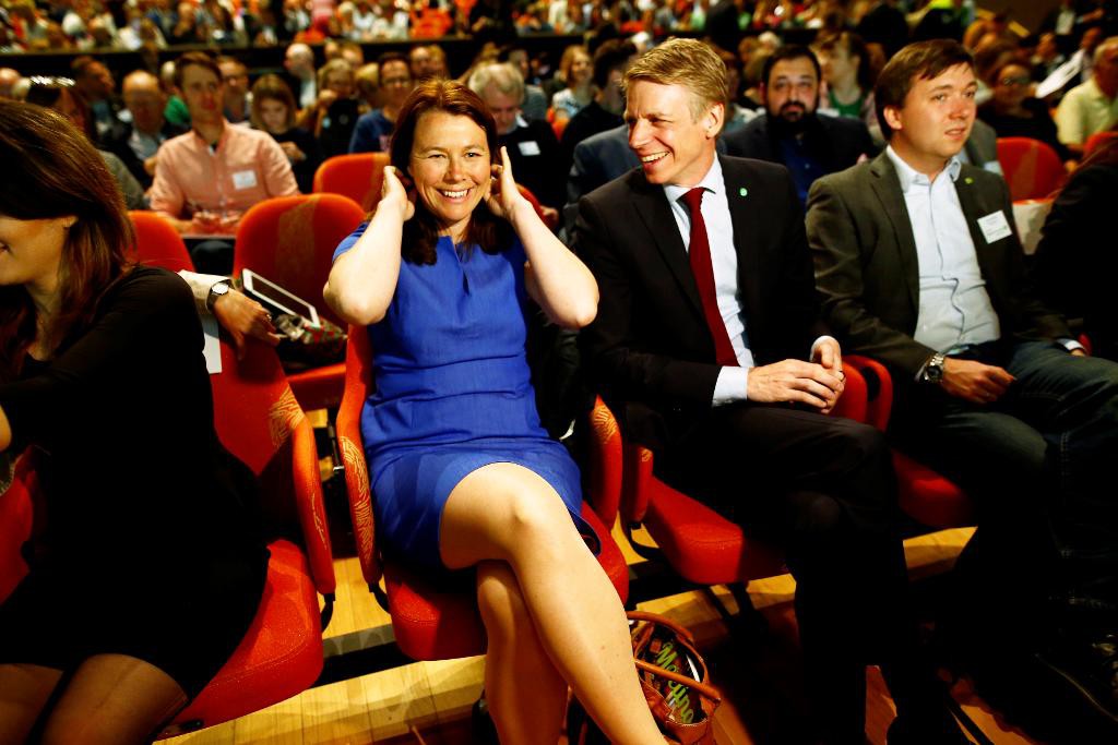 Avgående språkrör Åsa Romson och finansmarknadsminister Per Bolund (MP) på Miljöpartiets kongress i Karlstad. (Foto: Thomas Johansson)