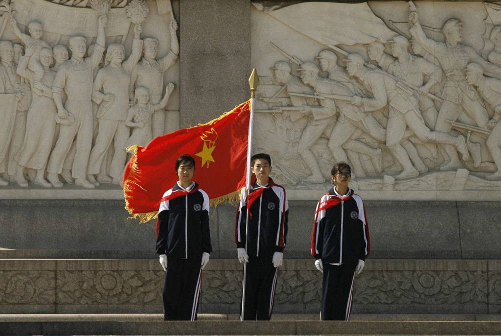 Medlemmar av Kommunistiska ungdomsförbundet på Himmelska fridens torg. Organisationen är under hård attack av kommunistpartiets ledning, som vill göra den mindre mäktig. (Foto: Peter Parks/AFP/Getty Images)
