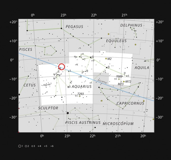 Kartan visar de stjärnor som kan ses med blotta ögat en klar natt i stjärnbilden Vattumannen. Läget för den mycket dunkla och röda ultrakalla dvärgstjärnan TRAPPIST-1 har markerats. Trots att den är belägen relativt nära solen är den mycket dunkel och kan inte ses med små teleskop. (ESO/IAU and Sky & Telescope)