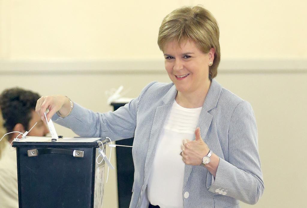 Nicola Sturgeon vill göra allt för att säkra Skottlands plats i EU. (Foto: Jane Barlow/AP/TT)