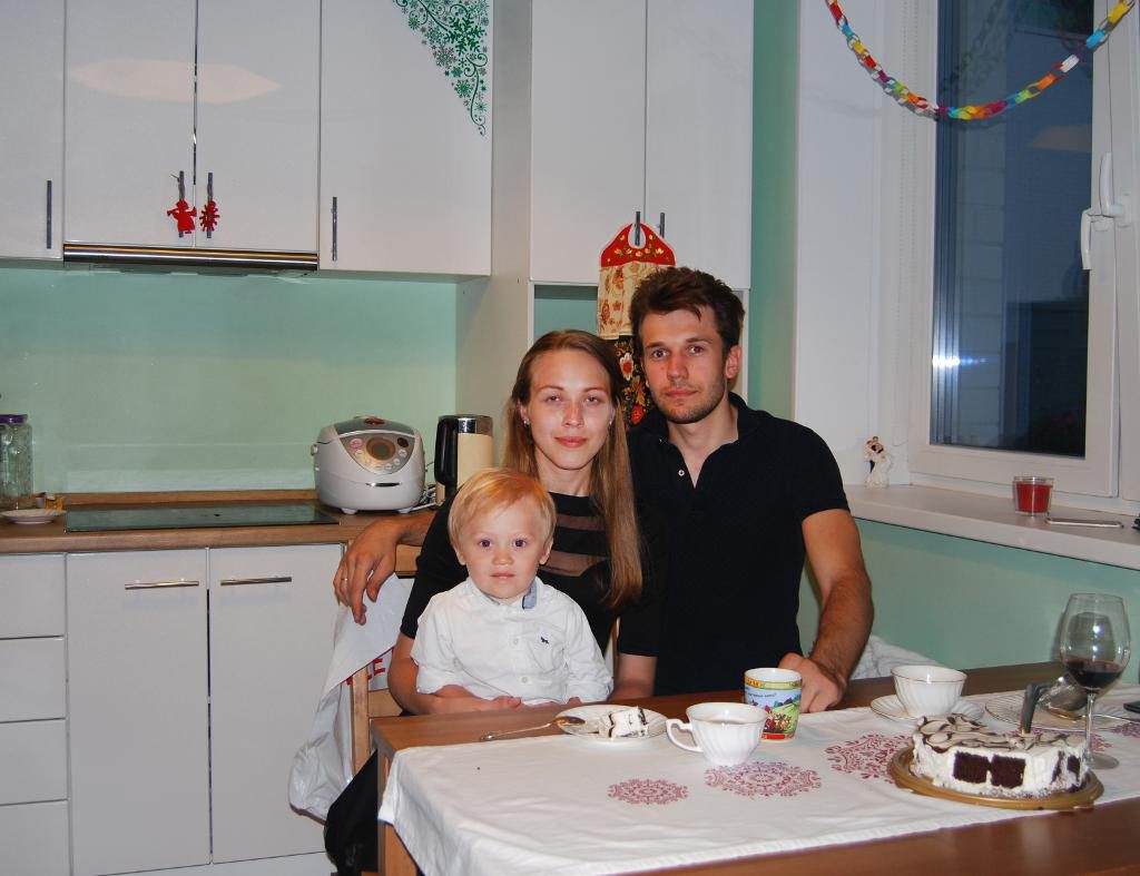 Paret Perevosjtjikovs yngste son Dmitrij har ett bolag som tillverkar medicinsk utrustning. Tillsammans med hustrun Anastasia och sonen Alexander har han flyttat in i en nybyggd lägenhet i Moskva. (Foto: Sophie Heine/TT)