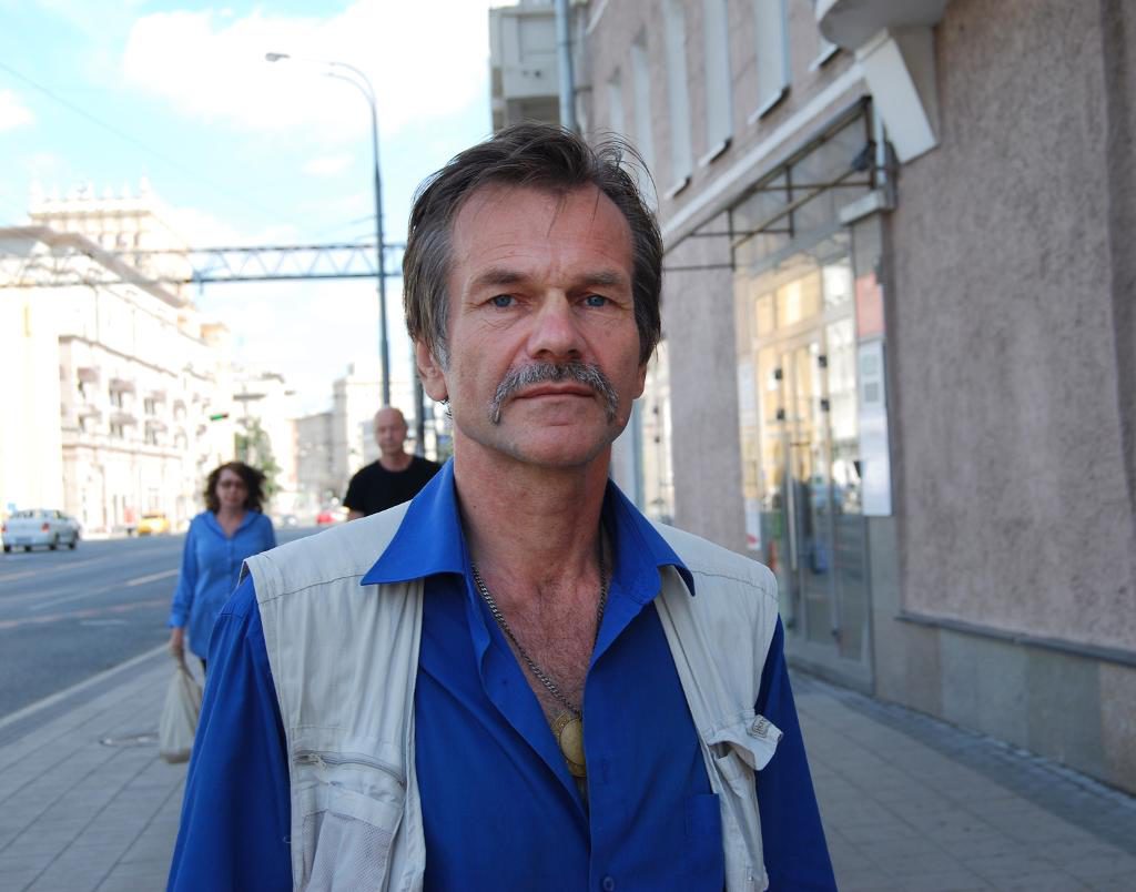 Vjatjeslav Perevosjtjikov menar att utbildning och vetenskap var högre värderat under sovjettiden än i dagens Ryssland. Den högutbildade fysikern har varit arbetslös och kört taxi och jobbar i dag på ett medicinlaboratorium. Men han skriver också romaner och drömmer om att starta ett eget förlag. (Foto: Sophie Heine/TT)