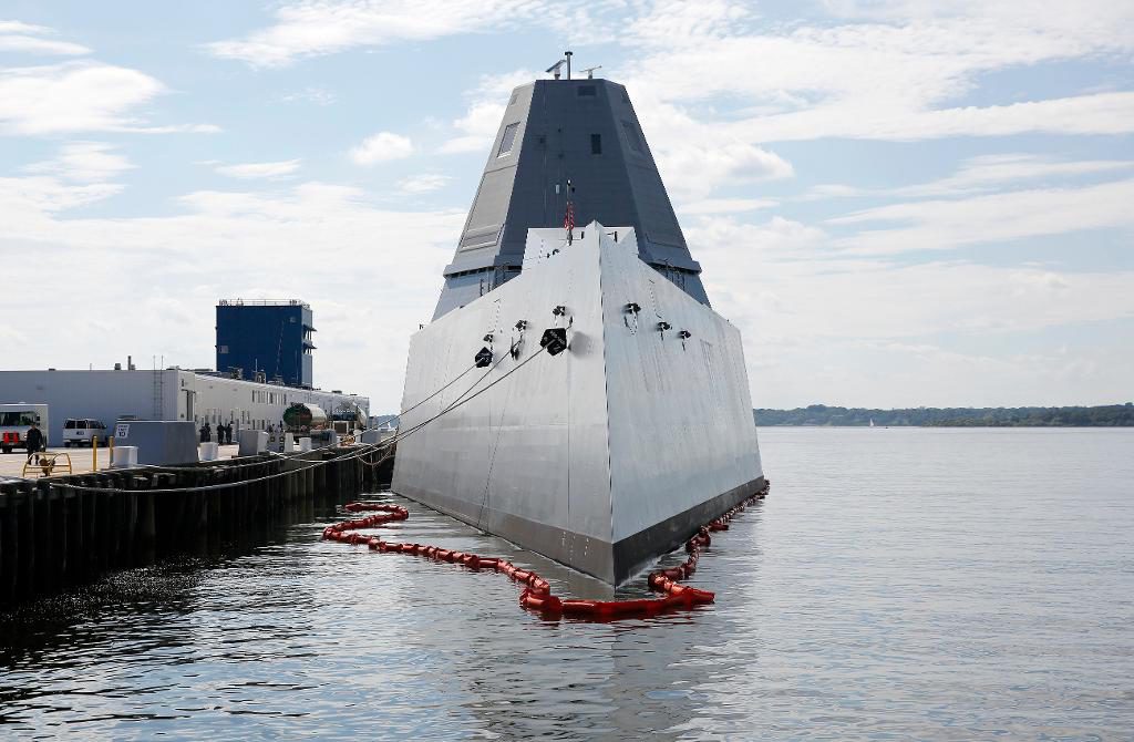 USS Zumwalt vid flottstationen i Newport, Rhode Island. (Foto: Michael Dwyer/AP/TT)