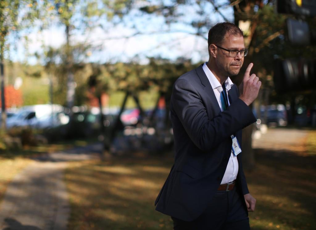 Jonas Ygeby, produktionschef på Ericsson i Borås, har lämnat tunga besked till de anställda. (Foto: Björn Larsson Rosvall/TT)