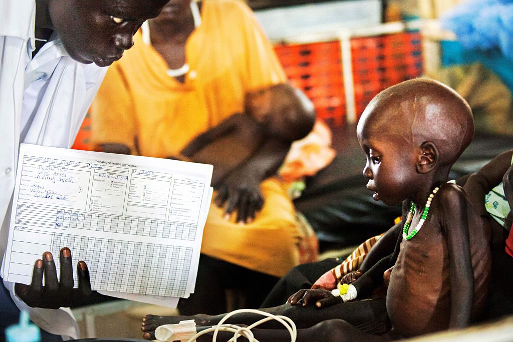 Läkare utan gränser driver en klinik i Awell i Northern Bahr al Ghazal i Sydsudan där de försöker hjälpa den svältande befolkningen. (Foto: Albert Gonzalez Farran/AFP/Getty Images) 