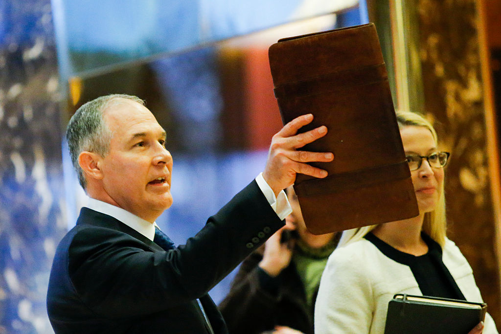 Donald Trump har gett Scott Pruitt ansvaret för USA:s klimat och miljö. (Foto: Eduardo Munoz Alvarez/AFP/Getty Image) 