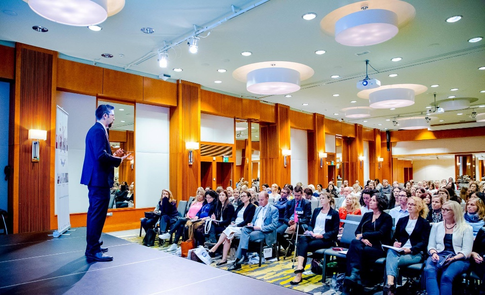 När Daniel Wood började investera i fastigheter, insåg han hur enkelt det var, men också hur lite stöd det fanns för folk som ville in i den branschen. Med det föddes idén till Swedish Health Institute som han grundade tillsammans med Gisela Wood och Marc Sheldon. Nätverket finns för att stödja investerare, entreprenörer som vill utvecklas tillsammans, lära av varandra och stödja varandra för att nå sina mål. (Foto: Milla Kuhto Photography)