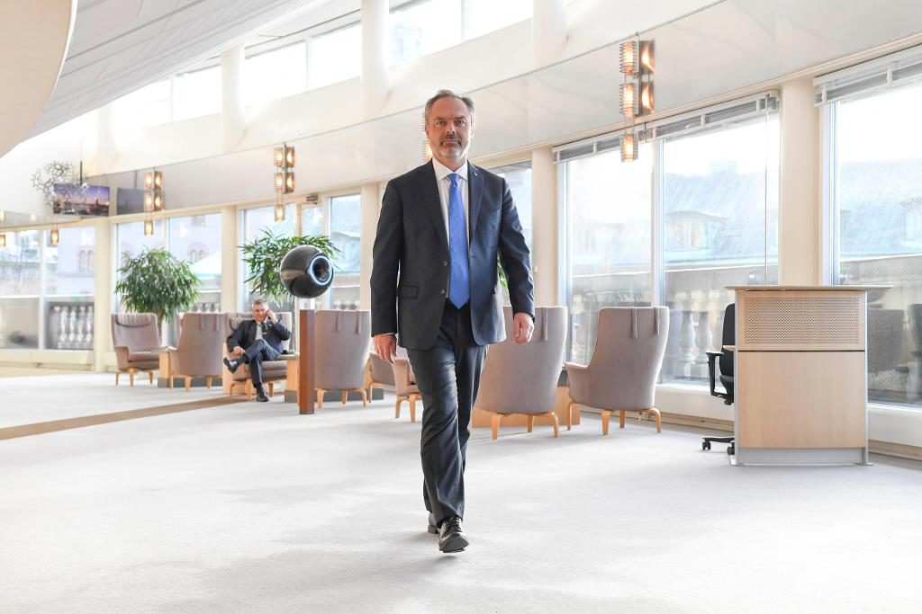 Liberalernas partiledare Jan Björklund ber andra i Alliansen att skärpa sig men vill samtidigt att Moderaterna preciserar sig angående utspelet om SD-samtal. (Foto: Jessica Gow/TT)