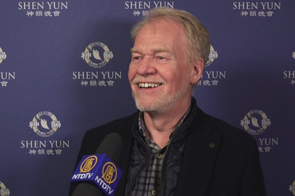 Film- och teveregissören Leif Bristow säger att Shen Yun kan visa hur man skulle kunna få fred på jorden i dessa svåra tider. Han såg föreställningen på Cleveland State Theatre den 5 februari 2017. (Foto: NTD Television)
