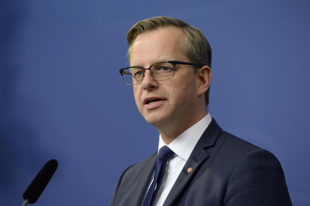 Bärplockare ska främst rekryteras bland människor som bor i Sverige, inte från länder utanför EU/EES, tycker näringsminister Mikael Damberg (S).   Foto: Pontus Lundahl /TT-arkivbild