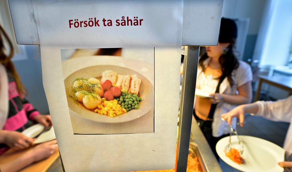 
Nyttan med kostråd till barn ser ut att spilla över även på mammorna, enligt en studie. Foto: Anders Wiklund/TT-arkivbild                                            