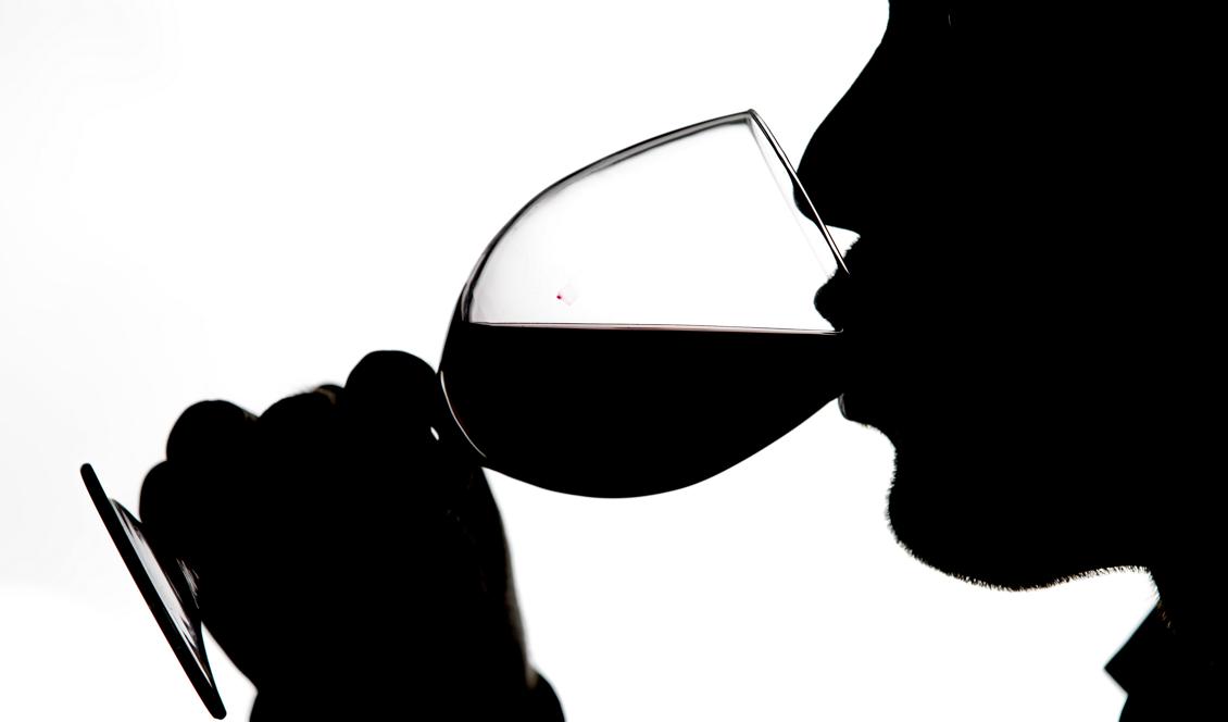 
Ingen alkohol är bäst alkohol. För det finns ingen "säker gräns" för hur mycket öl eller vin man kan dricka utan att det är skadligt. Foto: Gorm Kallestad/TT-arkivbild                                            