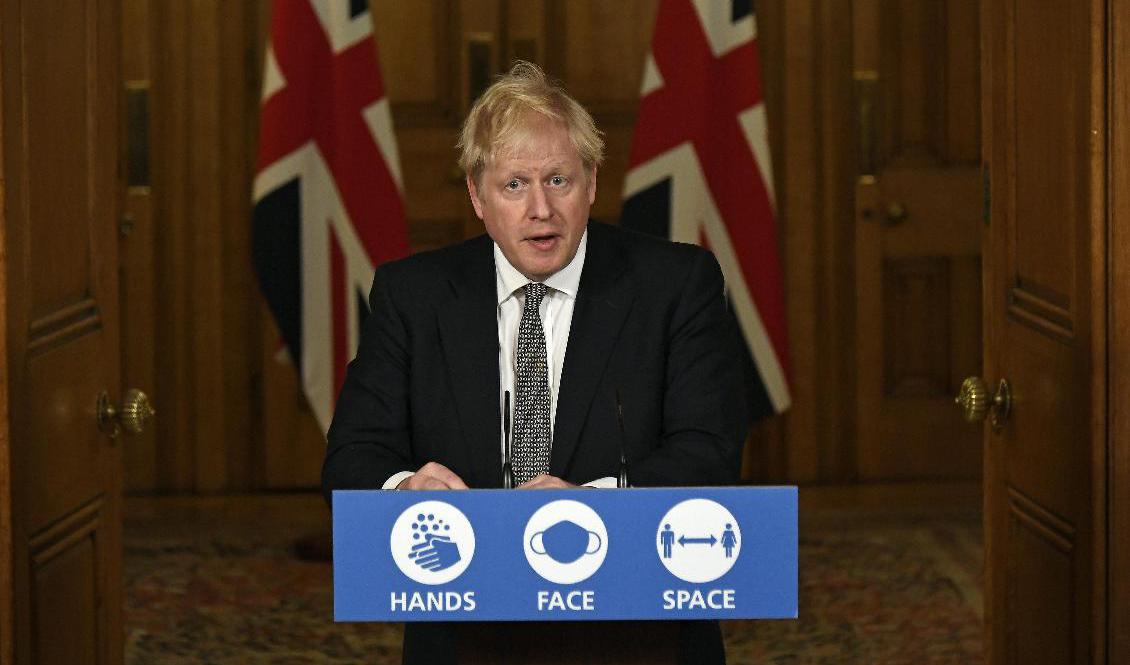 
Storbritanniens premiärminister Boris Johnson meddelar att nya virusrestriktioner införs under en nästan fyra veckor lång period. Foto: Alberto Pezzali/AP/TT                                            