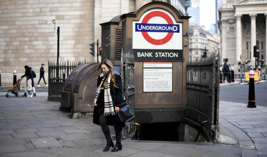 Över 1000 coronarelaterade dödsfall rapporterades in i Storbritannien under onsdagen, den högsta siffran sedan april. Arkivbild. Foto: Alberto Pezzali