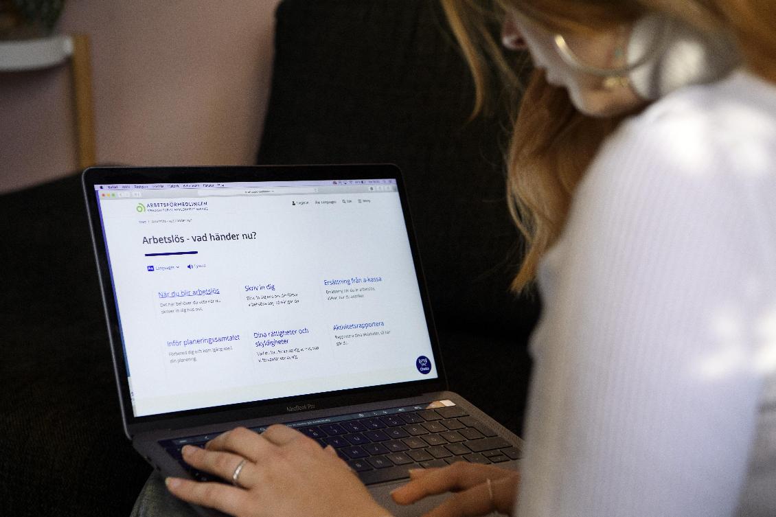 Antalet personer som nyansöker om  a-kassa har minskat tre månader i rad, enligt Sveriges a-kassor. Jessica Gow/TT