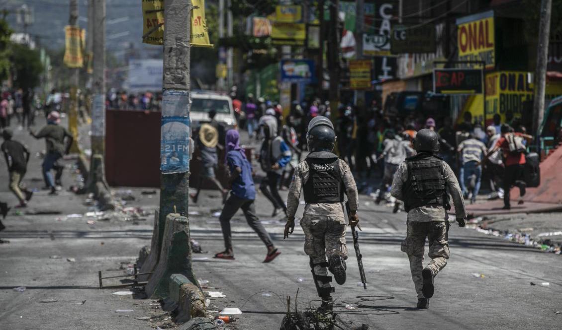 Protester i Porte-au-Prince på torsdagen. Foto: Odelyn Joseph/AP/TT