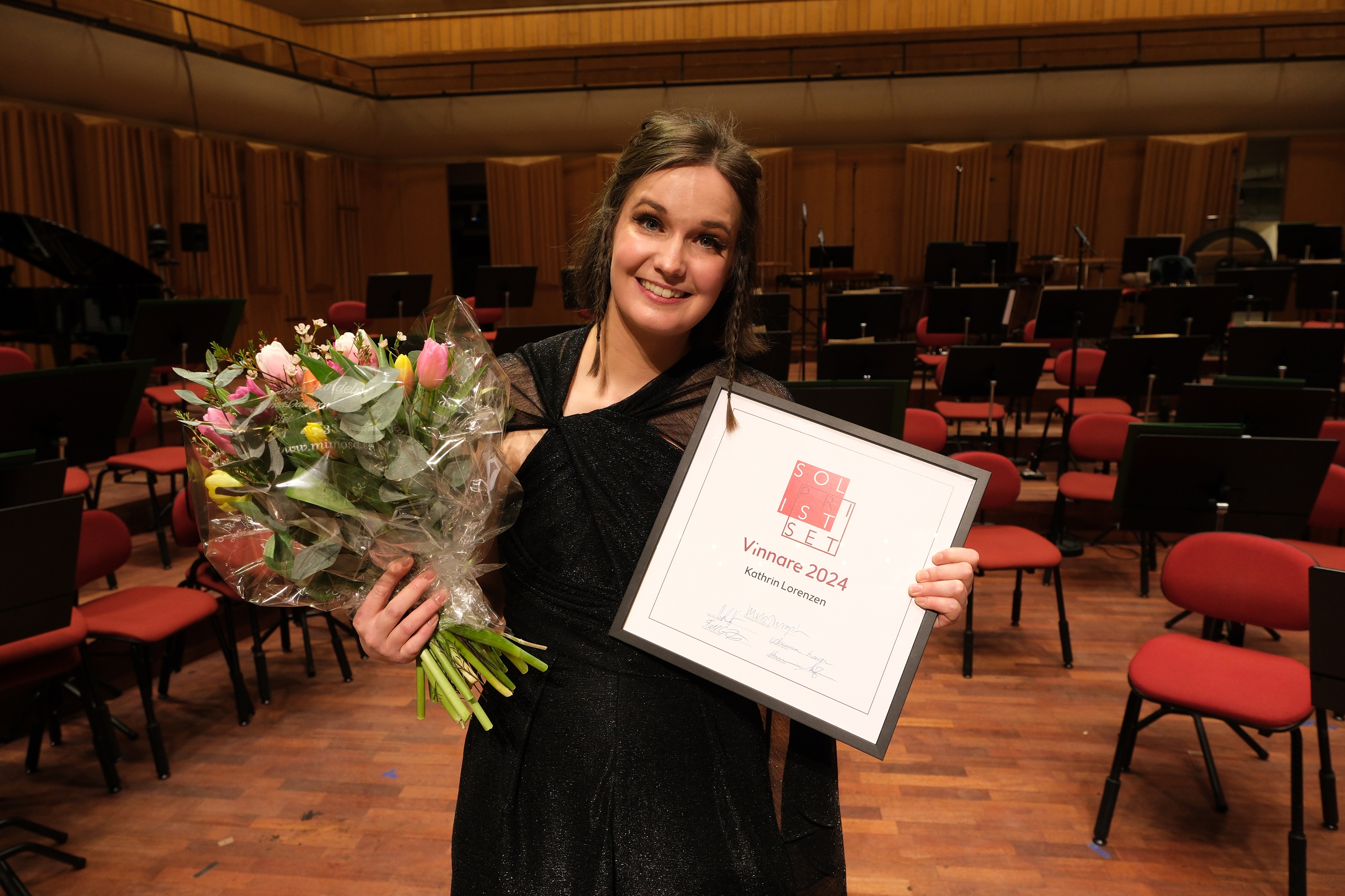 Den 13 januari mottog sopranen Kathrin Lorenzen Solistpriset 2024. Hon är uppvuxen i Flensburg i Tyskland och är nu fast medlem i Radiokören samtidigt som hon studerar vid Kungliga Musikhögskolan i Stockholm. Foto: Arne Hyckenberg