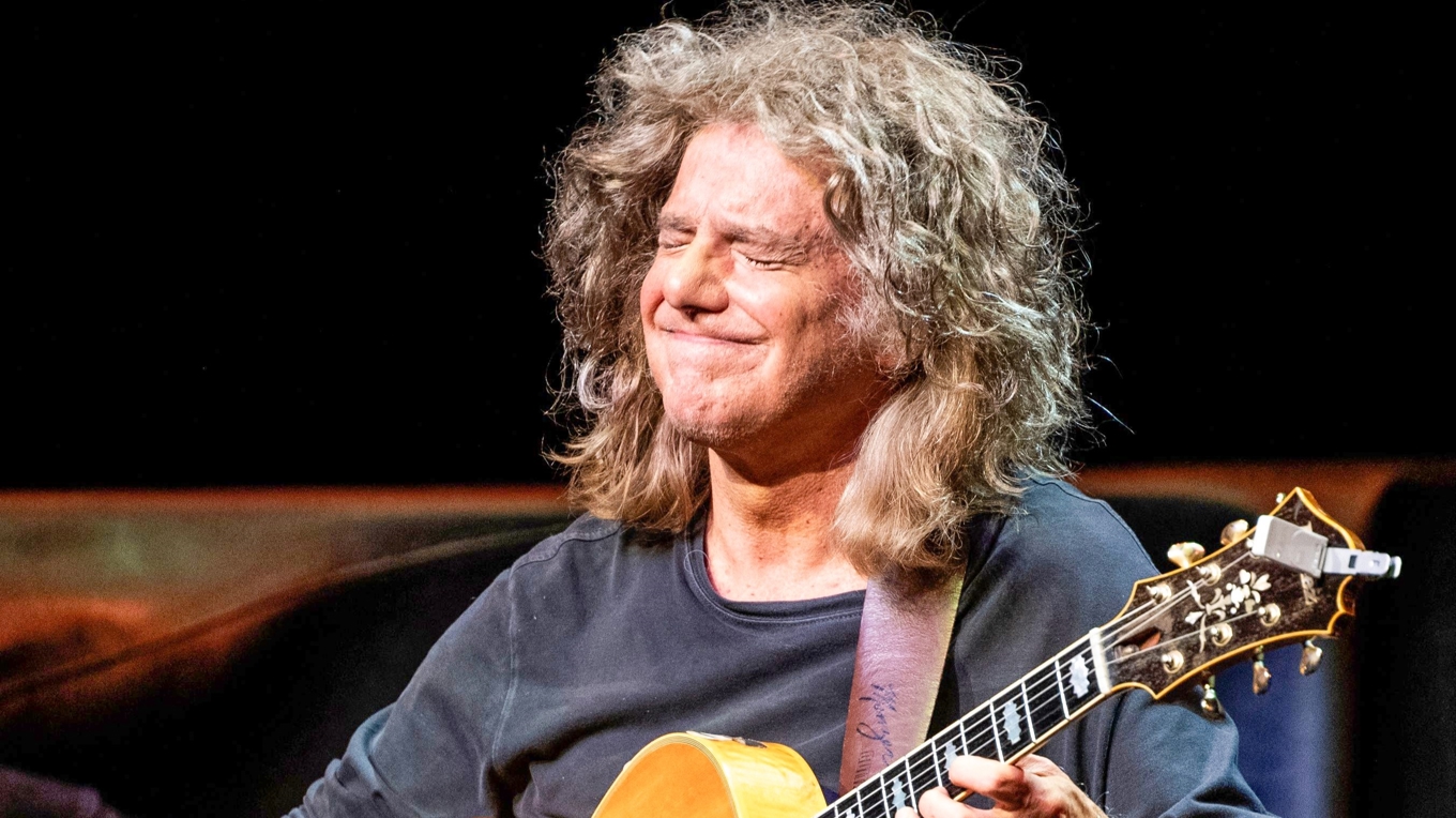 Pat Metheny framträder solo. Foto: Ander Gillenea/AFP via Getty Images