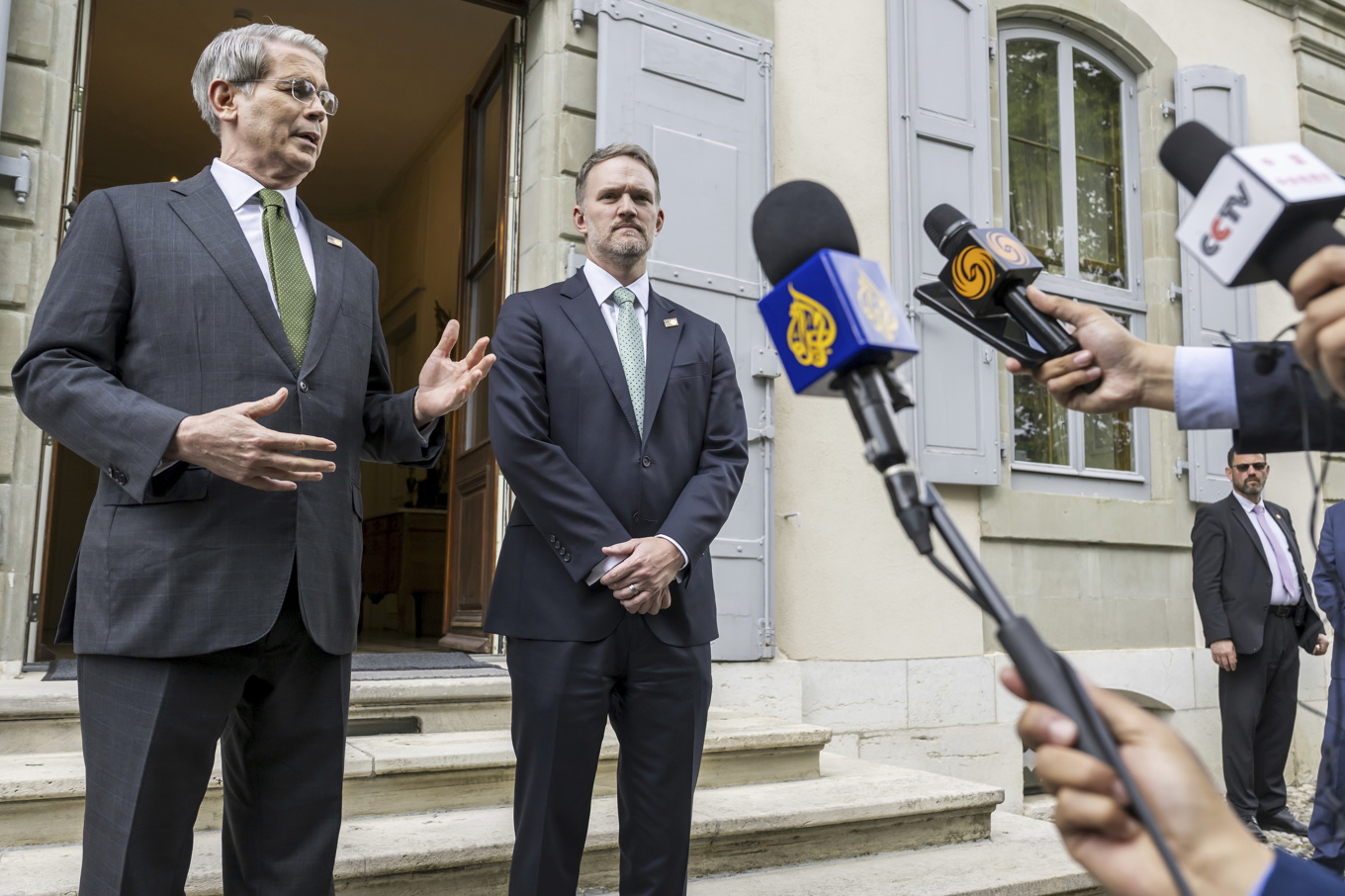 USA:s finansminister Scott Bessent och handelsrepresentant Jamieson Greer talar med pressen efter att två dagars tullförhandlingar avslutats i Genève. Foto: Martial Trezzini/AP/TT