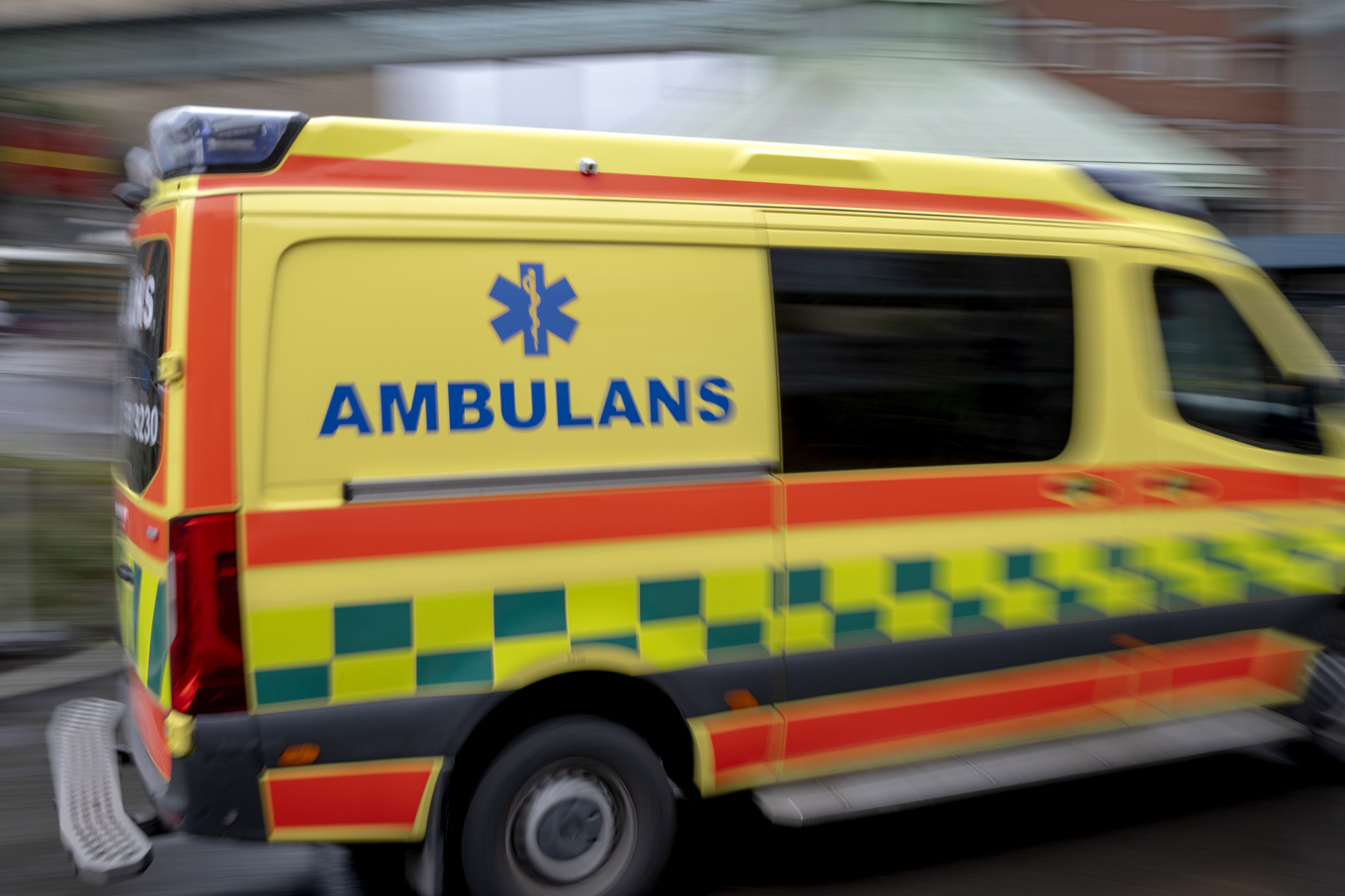 Tre personer fördes till sjukhus med ambulans efter trafikolyckan på torsdagen. Arkivbild. Foto: Björn Larsson Rosvall/TT