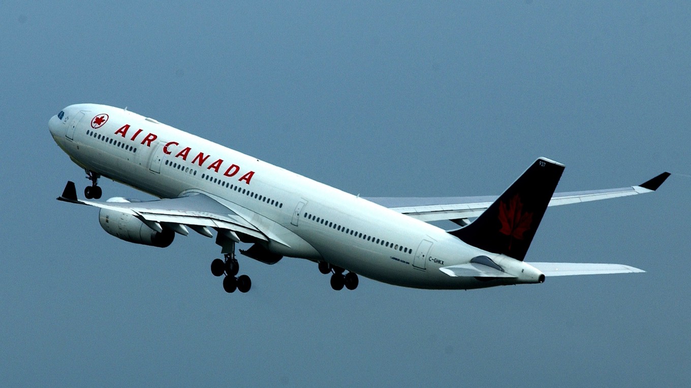 En liga som specialiserade på att smuggla migranter till Kanada och Storbritannien har sprängts av den spanska polisen. Foto: John Li/Getty Images