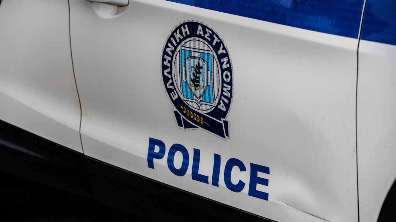 Grekisk polis har slagit till mot ett misstänkt nätverk för människosmuggling i Aten. I samband med insatsen deltog även tyska och amerikanska myndigheter tillsammans med Europol. Foto: Byron Smith/Getty Images