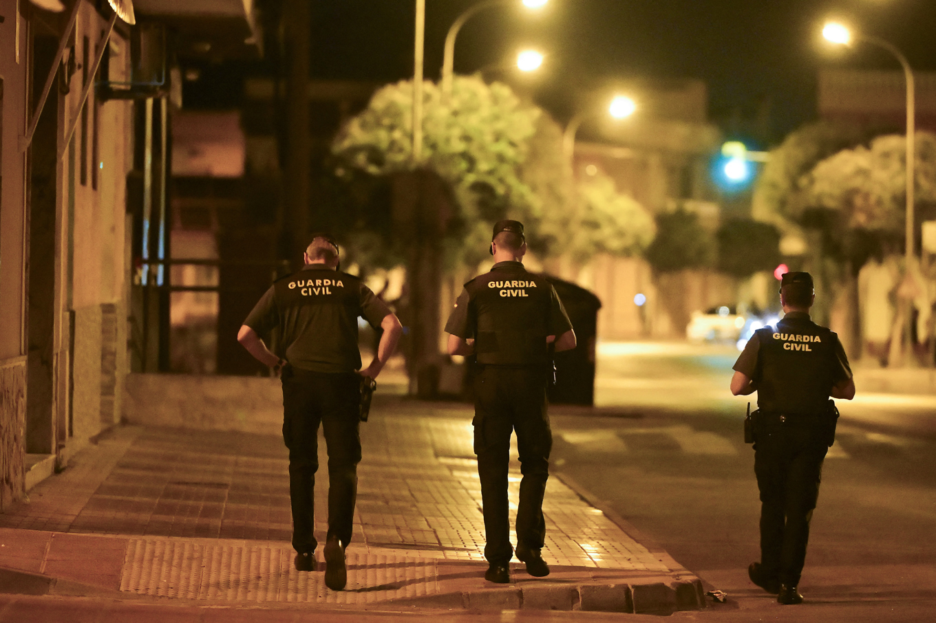 Poliser från den nationella polisen, Guardia Civil, patrullerar i Torre Pacheco den 16 juli, efter oroligheterna. Jose Jordan/AFP via Getty Images.