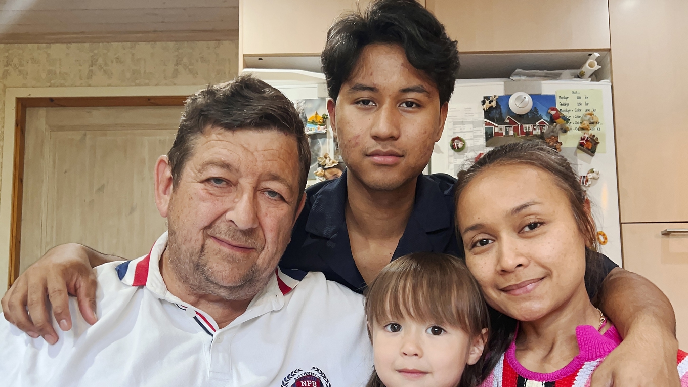 Familjen Lindblom från Storfors ska nu splittras då Tawan har fyllt 18 år och inte anses ha tillräckligt anknytningsbehov. Foto: Privat