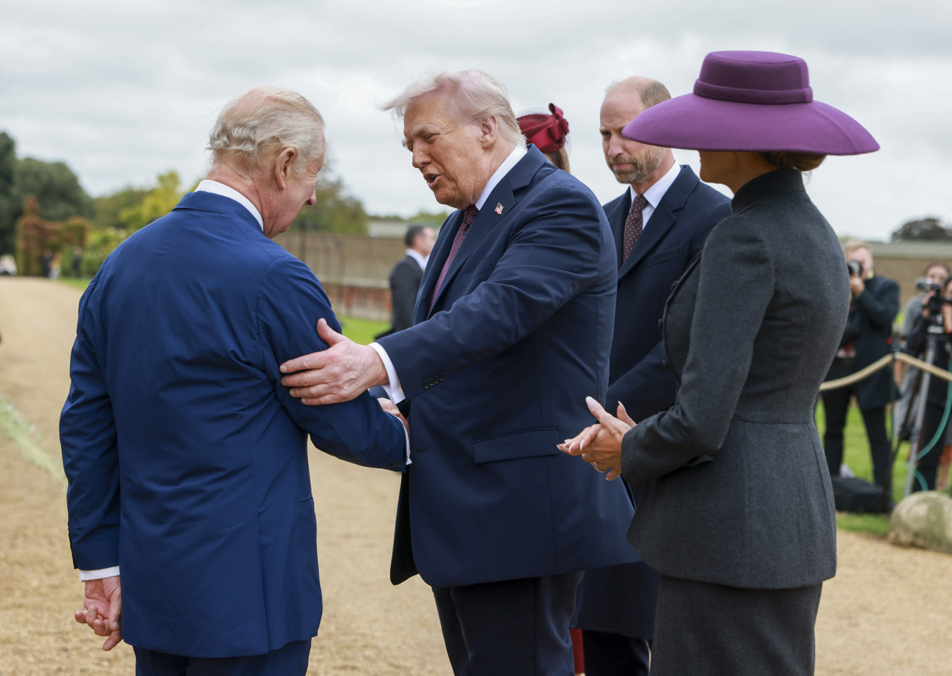 President Donald Trump hustrun Melania Trump välkomnas av kung Charles III vid Windsor Castle. Foto: Ian Vogler/AP/TT