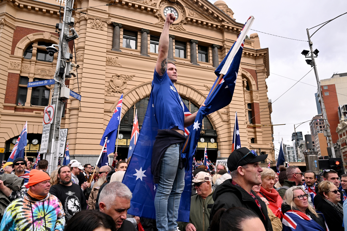 Demonstranter i Melbourne som protesterar mot regeringens invandringspolitik den 31 augusti. Foto: William West/AFP via Getty Images