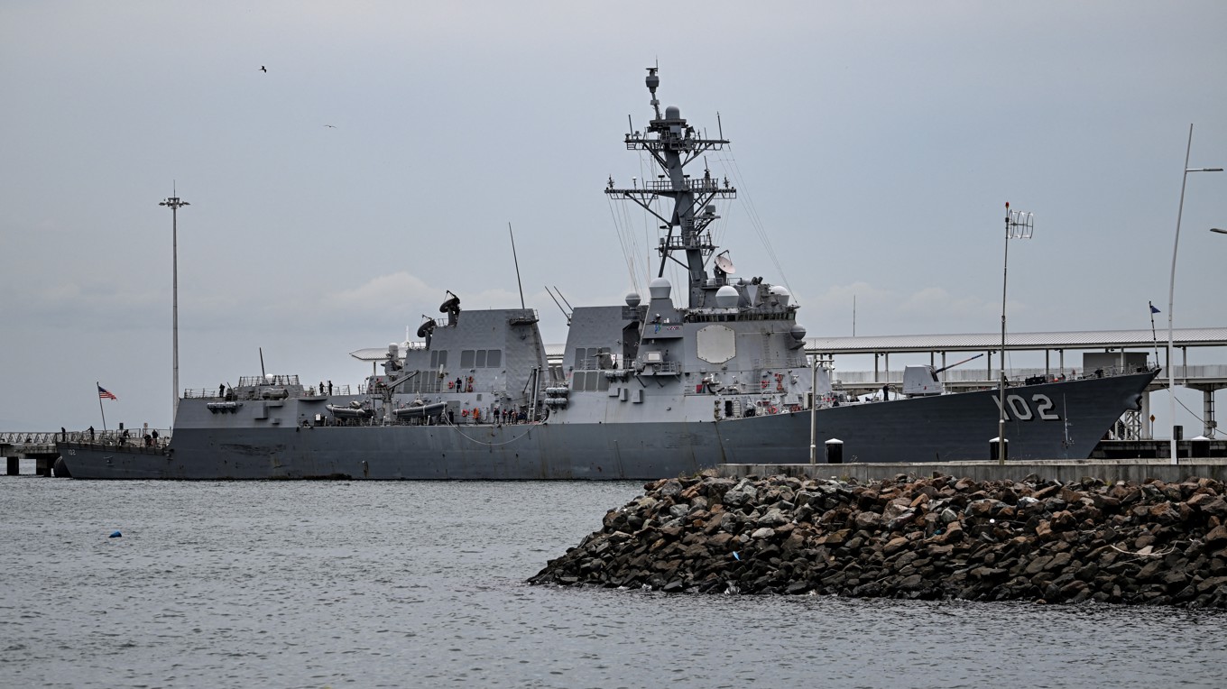 Det amerikanska krigsfartyget USS Sampson (DDG 102) lägger till vid Amador International Cruise Terminal i Panama City den 2 september. Foto: Martin Bernetti/AFP via Getty Images