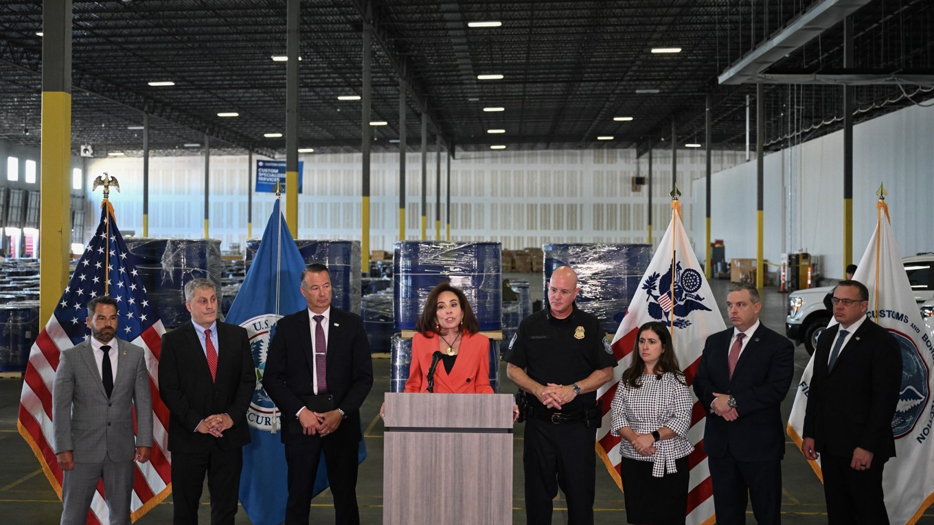 Åklagaren Jeanine Pirro talar i samband med ett presskonferens i Pasadena i den amerikanska delstaten Texas den 3 september. Foto: Ronaldo Schemidt/AFP via Getty Images