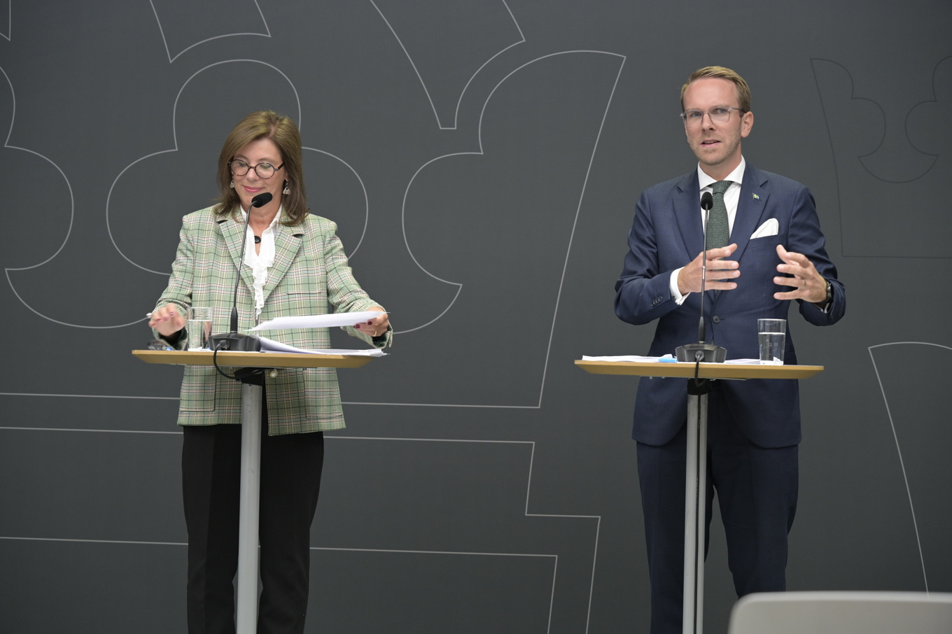 Ingrid Eiken, utredare och Andreas Carlson (KD), bostads- och infrastrukturminister. Foto: Roger Sahlström.