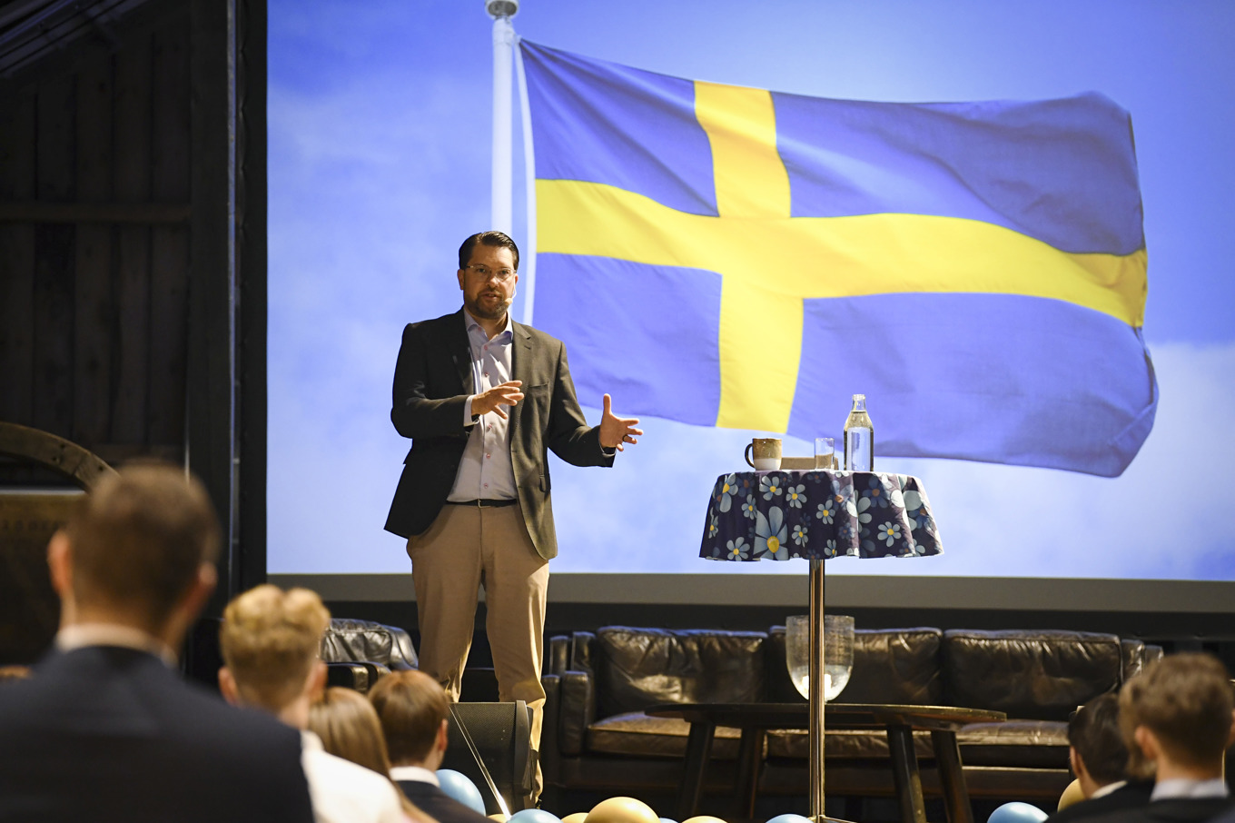 Sverigedemokraternas partiledare Jimmie Åkesson (SD) håller hösttal på Ungsvenskarnas tioårsjubileum som arrangeras på Siggesta Gård på Värmdö under lördagen. Foto: Oscar Olsson/TT