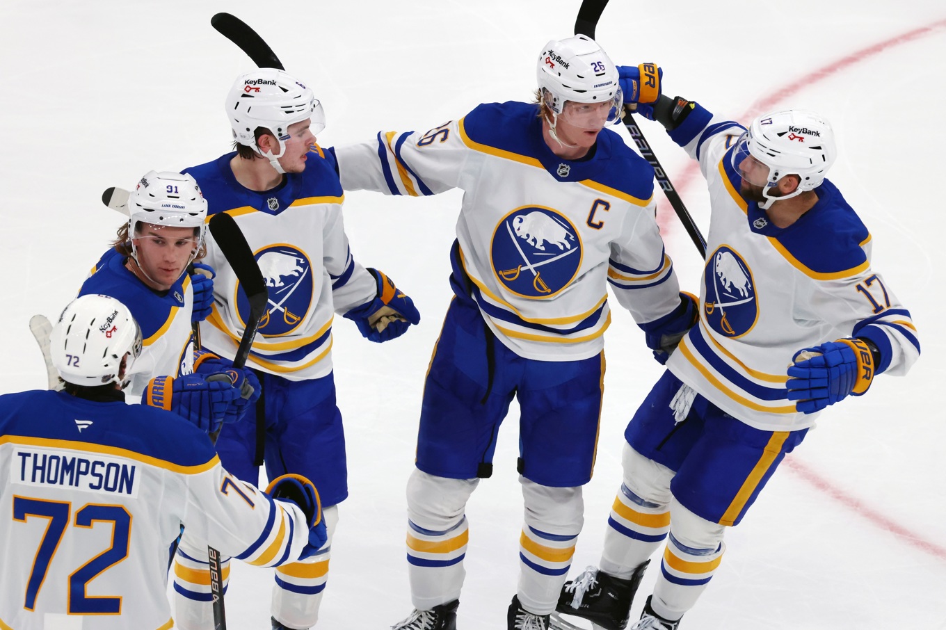 Rasmus Dahlin firar efter sitt mål. Foto: Michael Dwyer/AP/TT