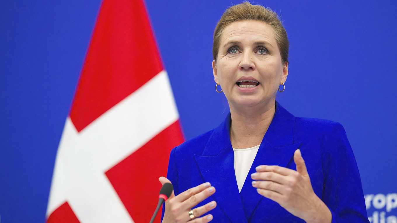 Danmark, med statsminister Mette Frederiksen i spetsen, är en av få västdemokratier som inte missköter sin invandringspolitik, menar Widar Andersson. Foto: Jean-Christophe Verhaegen/AFP via Getty Images