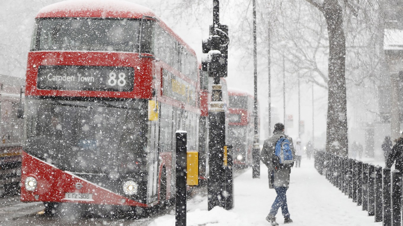 En kollapsad polarvirvel kan leda till snö i London, som i februari 2018. Foto: Tolga Akmen/AFP via Getty Images