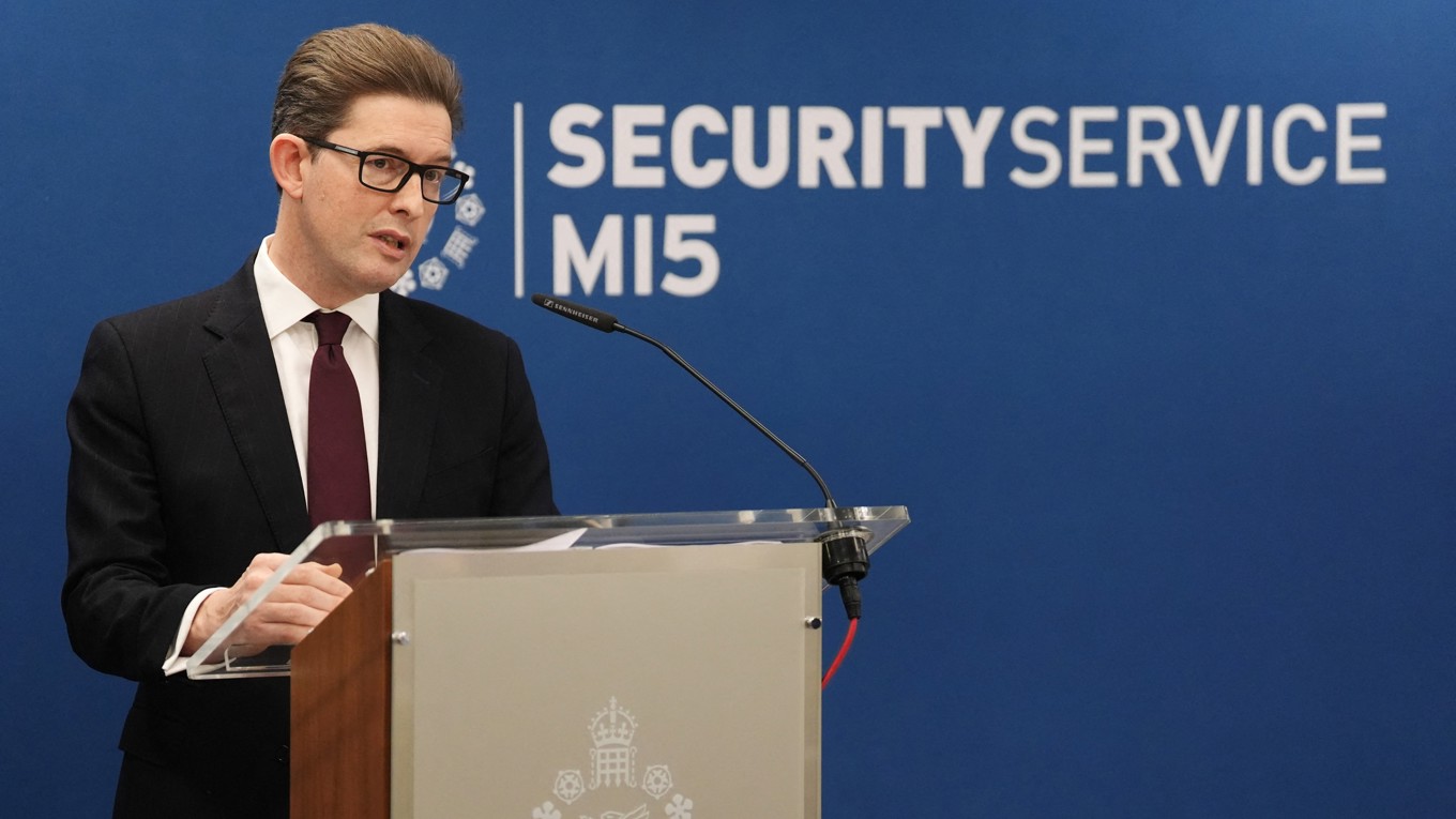 Ken McCallum, chef för den brittiska underrättelsetjänsten MI5 håller ett tal i London den 16 oktober. Foto: Jonathan Brady PA WIRE/AFP via Getty Images