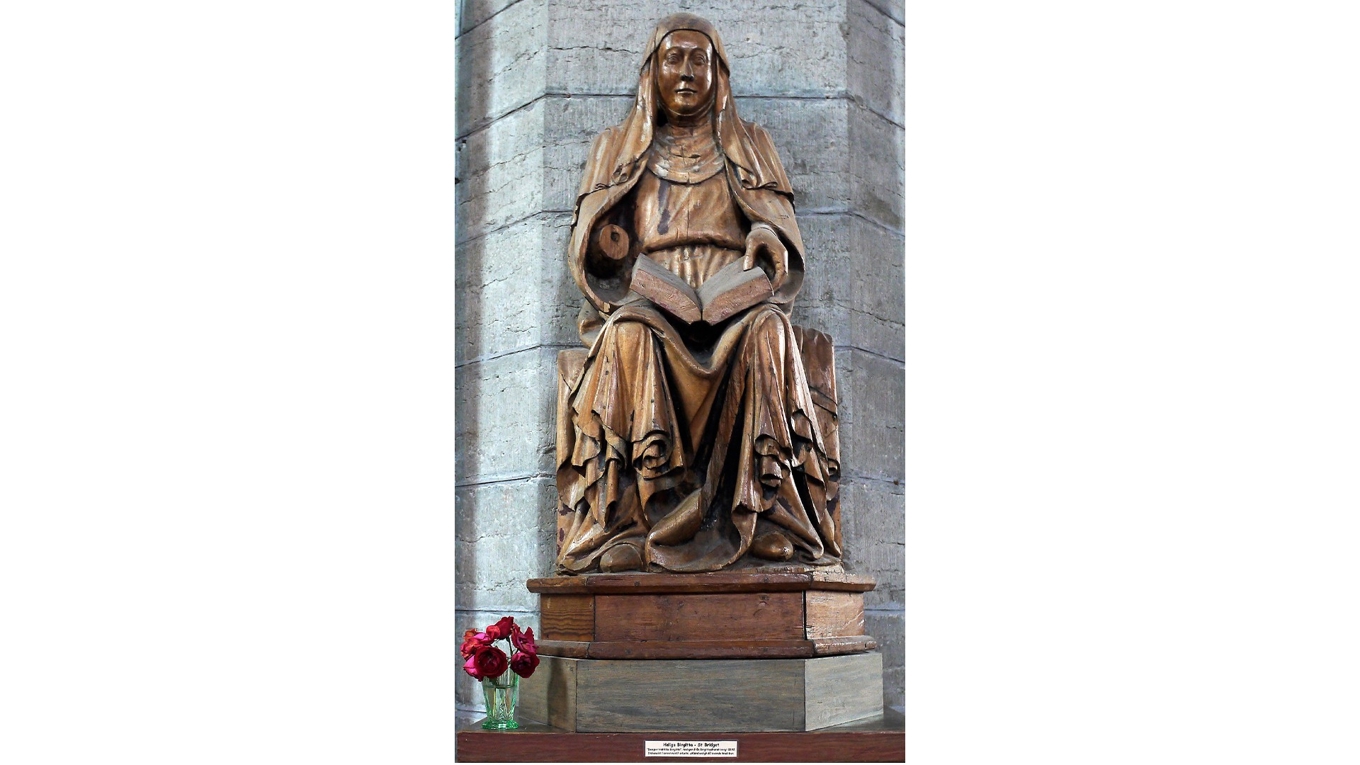 En av de äldsta avbildningarna av Heliga Birgitta finns passande nog i Vadstena klosterkyrka. Skulpturen i trä, som tros vara gjord i Italien, är från slutet av 1300-talet. Foto: Public Domain