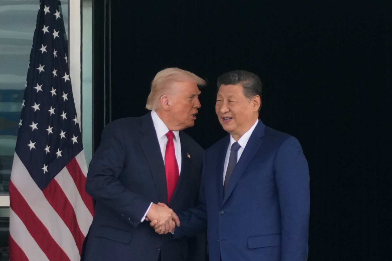 USA:s president Donald Trump och Kinas president Xi Jinping i Sydkorea i slutet av oktober. Foto: Mark Schiefelbein/AP/TT