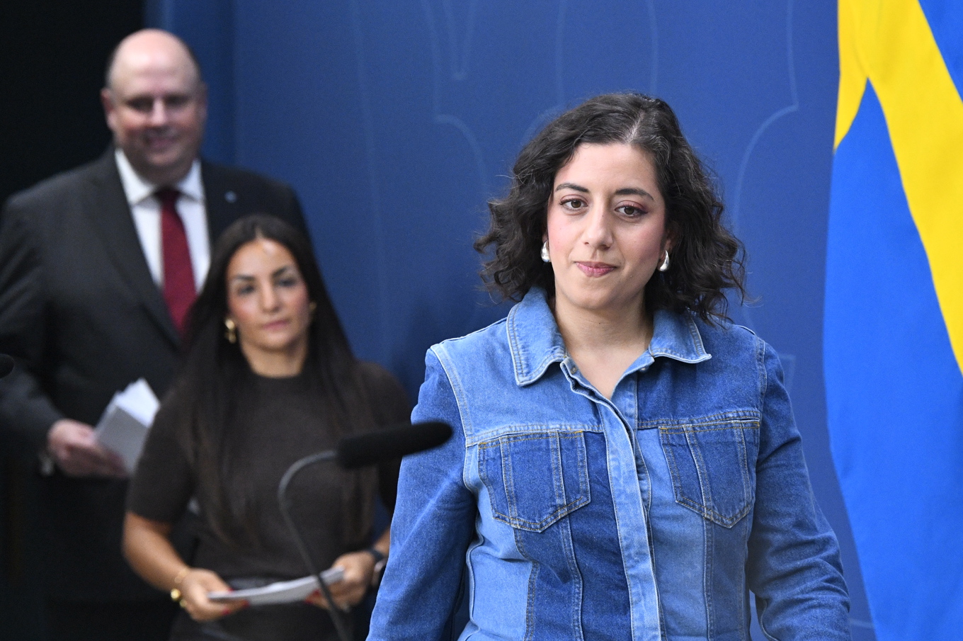 Utbildnings- och integrationsminister Simona Mohamsson (L), kulturminister Parisa Liljestrand (M), och Patrick Reslow, skolpolitisk talesperson för Sverigedemokraterna, under en pressträff i september. Foto: Lars Schröder/TT