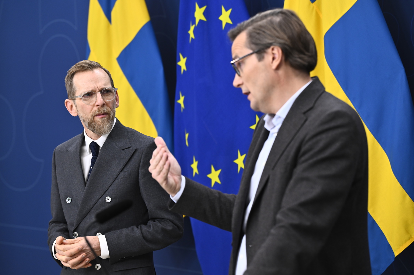 Socialminister Jakob Forssmed (KD) och tillförordnad statsepidemiolog Erik Sturegård under torsdagens pressträff. Foto: Henrik Montgomery/TT